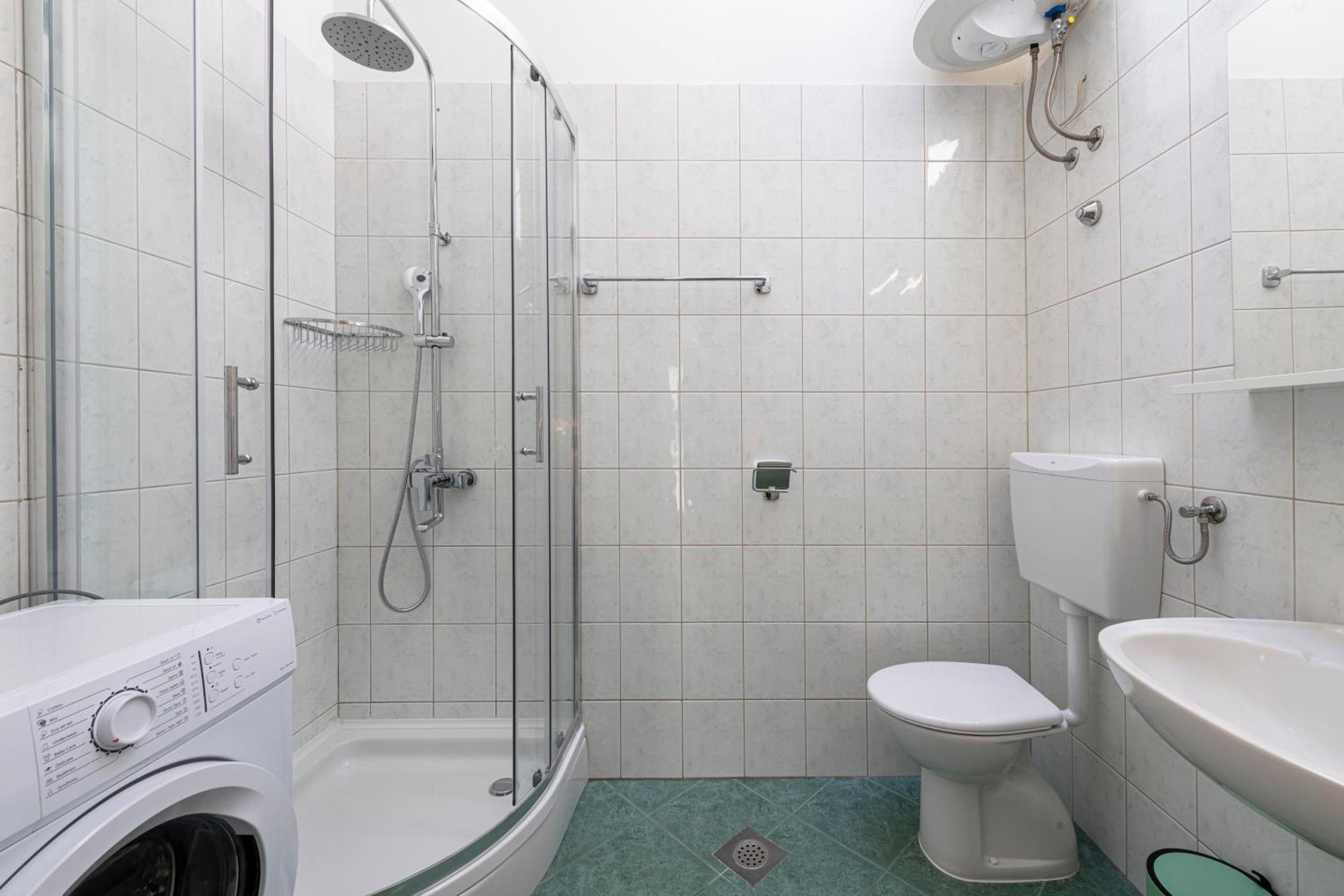 Elly Guest house