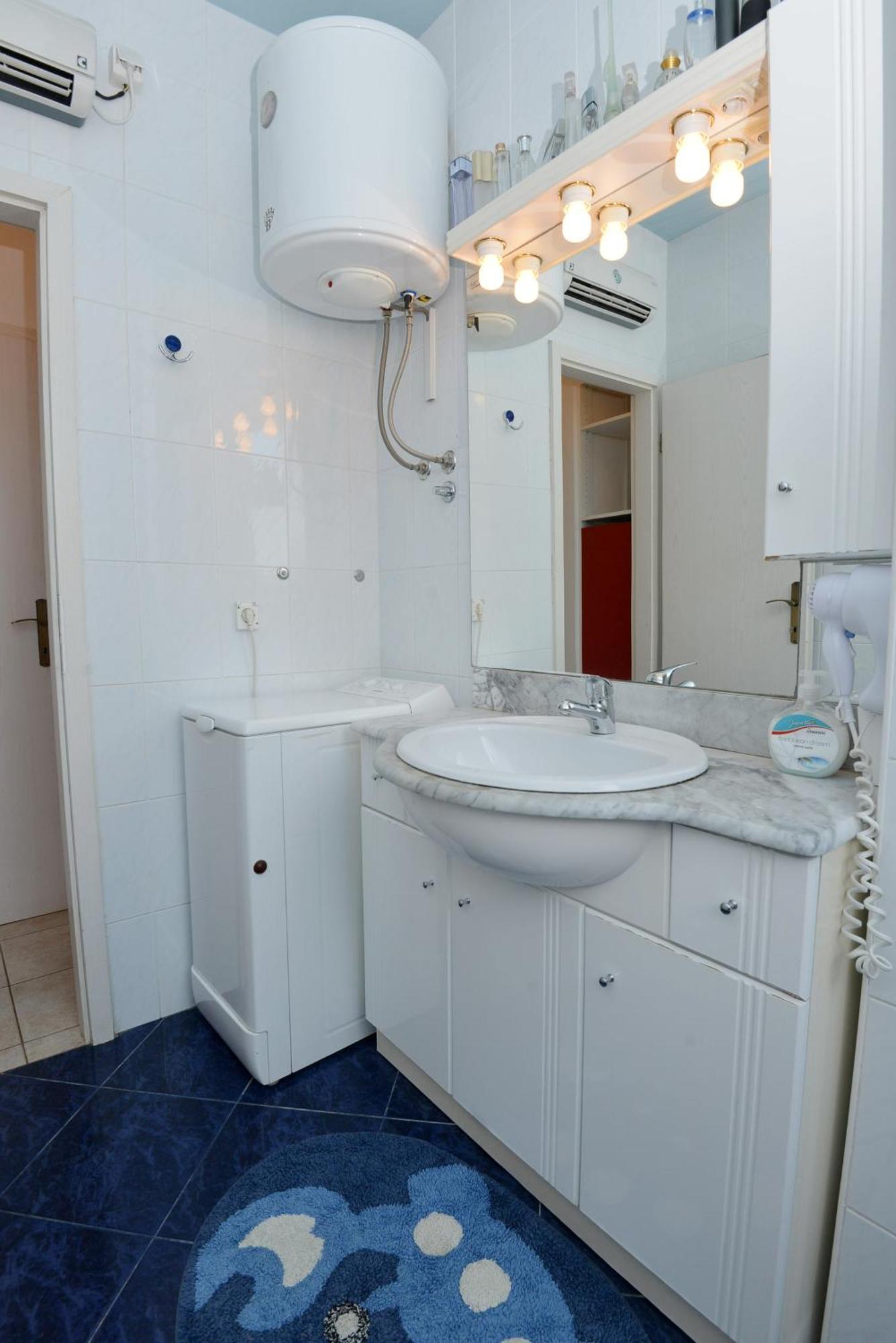 Guest house Elly 3*